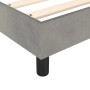 Detailansicht Boxspringbett vidaXL, hellgrauer Samt, schwarze Füße.