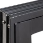 Detailaufnahme der Aluminium-Schiebetür mit ESG-Verglasung vom Palmako Gartenhaus Andrea.