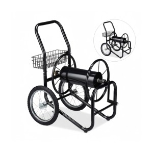 Schwarzer fahrbarer Schlauchwagen aus Stahl mit Handkurbel, zwei Rädern und Ablagekorb für den Gartenschlauch.