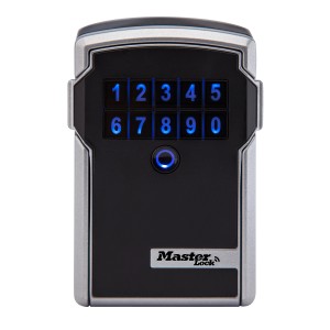 Master Lock Bluetooth Schlüsseltresor 5441EURD für Wandmontage mit digitalem Tastenfeld.