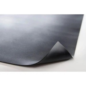 Schwarze Palmako EPDM Dacheindeckung (1,5x10m) für Gartenhaus, Detailansicht der Folie.