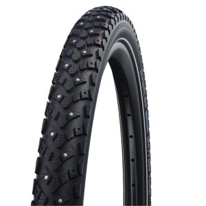 Schwarzer Schwalbe Marathon Winter Plus Fahrradreifen mit Spikes und grobem Profil für Eis und Schnee.