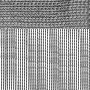 Grauer Fadenvorhang Prince 140x250 cm, geeignet als Gardine oder Raumteiler.