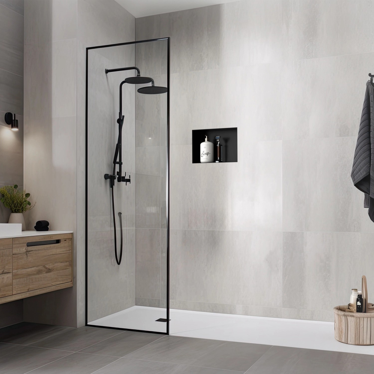 Moderne Dusche mit LuxeBath Wandnische in Schwarz. Edelstahl Einbauregal für Duschzubehör.