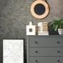 Moderne, anthrazitfarbene Marburg Vliestapete Jackie 6 mit grafischem Muster im Wohnraum.