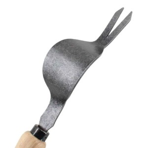 D&O Unkrautzieher mit Eschenholzgriff für Gartenarbeiten.