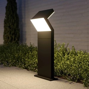 Moderne, schwarze Arcchio LED Außenleuchte Havin, 60cm hoch, für Garten und Terrasse.