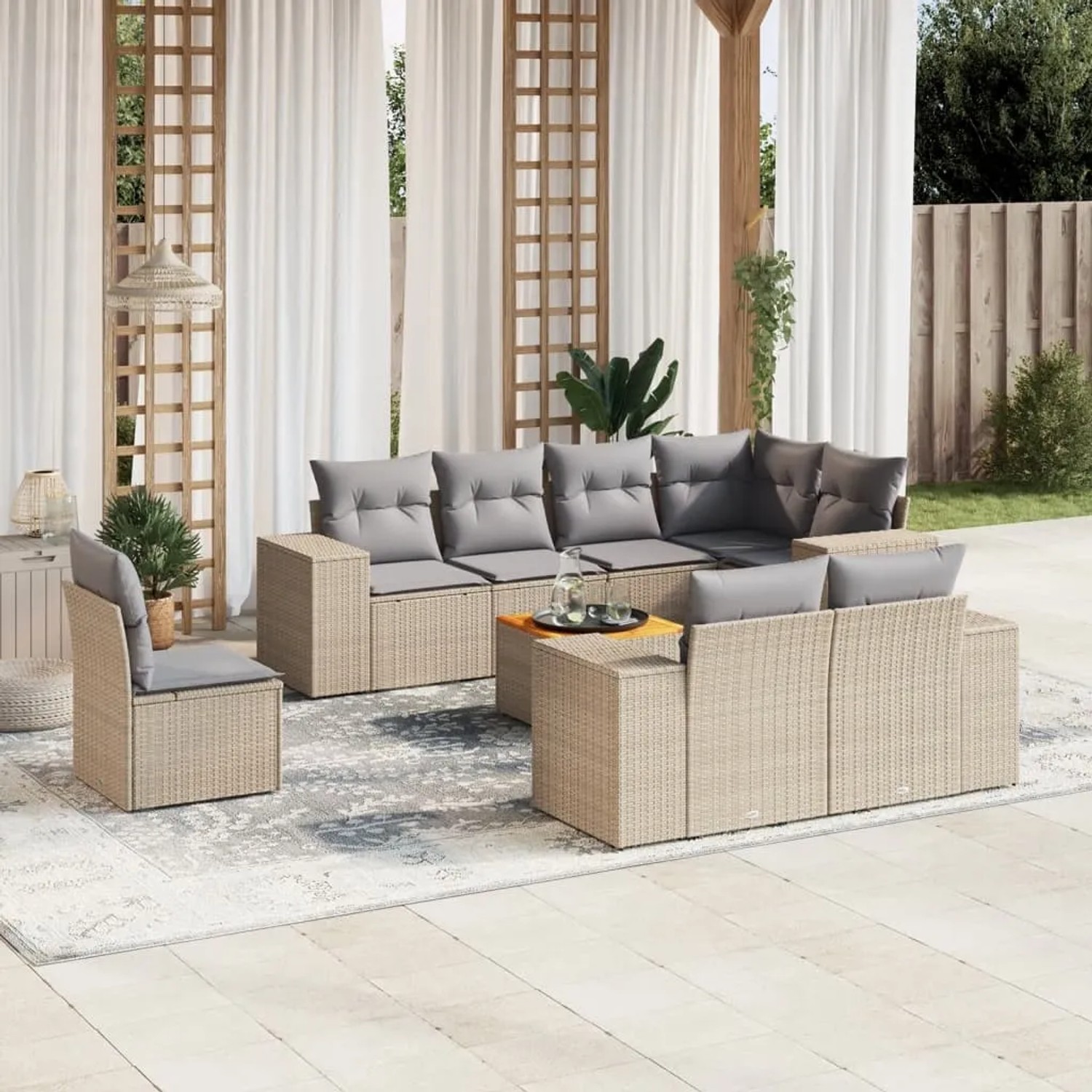 Beige 9-teilige Garten Sofagarnitur aus Polyrattan mit grauen Kissen. Gartenmöbel für Terrasse und Garten.