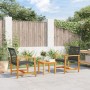 Zwei schwarze Poly Rattan Gartenstühle mit Akazienholzrahmen und Beistelltisch auf einer Terrasse.