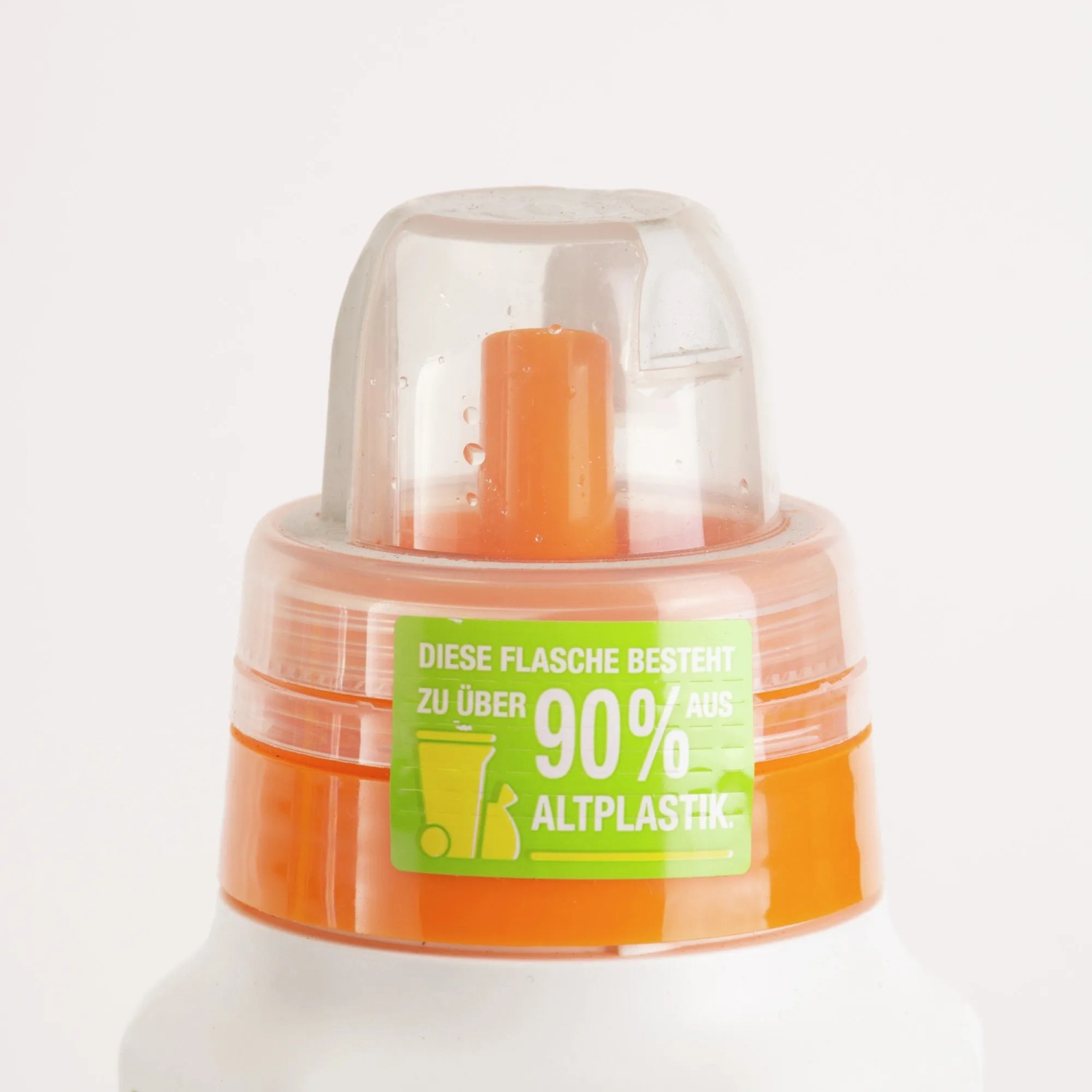 Detailaufnahme: Flasche Compo Kakteendünger mit Hinweis auf 90% Recycling-Kunststoff.