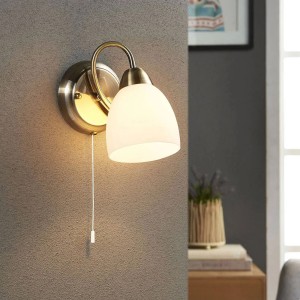Lindby Wandleuchte Mael in Bronze mit Glasschirm, Retro Wandlampe für Innenräume.