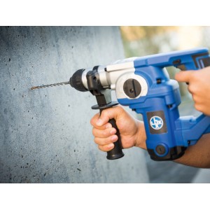 LUX Hammerbohrer Comfort SDS-Plus bohrt in Betonwand, Bohrer Ø 6 mm.