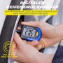 Michelin Reifendruckprüfer mit digitaler Anzeige am Reifenventil.