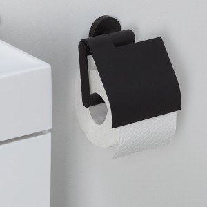 Schwarzer Tiger Toilettenpapierhalter Boston mit Deckel aus Edelstahl an weißer Wand.