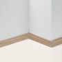 Parador Sockelleiste SL 5 wasserfest, Eiche D034, an Wand und Boden.