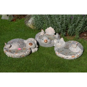 Deko-Figuren Hund, Vogel, Katze mit Schale, hellgrau, aus Polyresin, Gartendekoration.