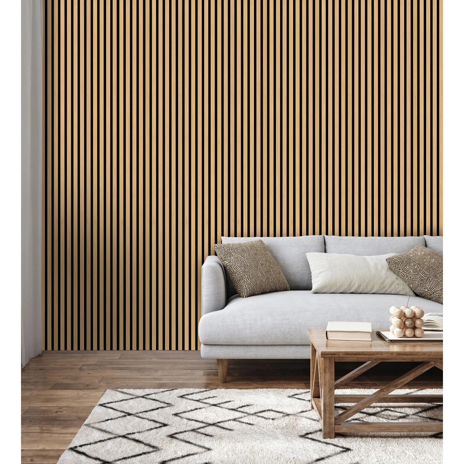 FN Acustico Akustikpaneel Eiche Natur an Wand hinter Sofa und Teppich.