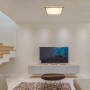 Quadratische LED-Deckenleuchte Doro in Holzfarben/Graphit, 45x45 cm, dimmbar mit Fernbedienung.