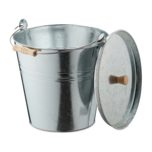 Silberner Relaxdays Ascheeimer aus Stahl mit Deckel und Holzgriff, 12,5 Liter Fassungsvermögen.