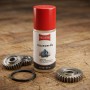 Ballistol Silikon-Öl Spray 65 ml Flasche mit Zahnrädern & O-Ring auf Holz. Schmiermittel für Gummi, Kunststoff, Metall.