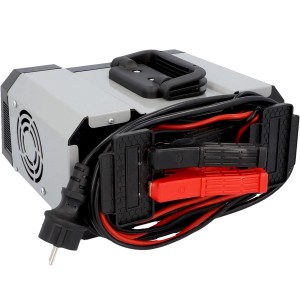 AEG Batterieladegerät CW20 mit Ladekabel und Klemmen in Rot und Schwarz.
