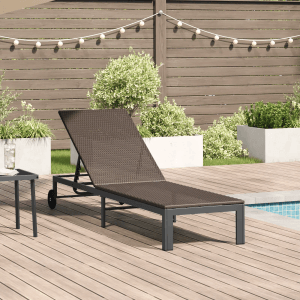 Braune vidaXL Sonnenliege mit Rädern aus Poly Rattan für den Garten.