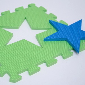 Bunte LittleTom Baby Puzzlematte, 10 Schaumstoffmatten mit Symbolen, 30x30 cm.