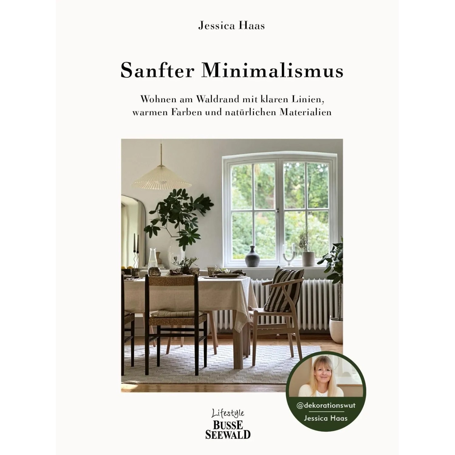 Sanfter Minimalismus. Wohnen am Waldrand mit klaren Linien, warmen Farben und natürlichen Materialien