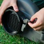 Detailaufnahme: Stiga Elektro-Laubbläser BL 130c V im Einsatz.