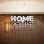 Detailaufnahme der Glastür der Home Deluxe Fasssauna Lahti Deluxe XL mit Logo und Innenansicht.