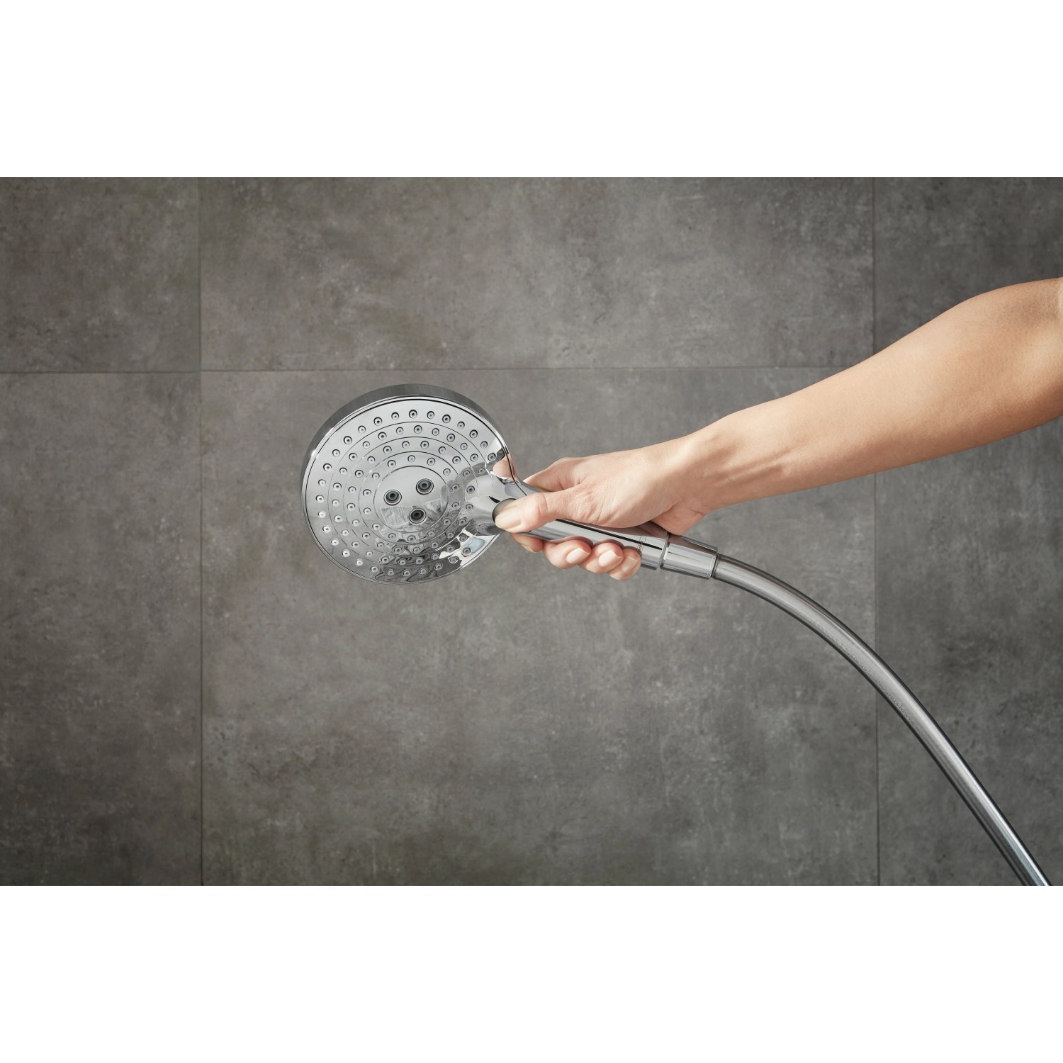 Hansgrohe Raindance Select S 120 Handbrause mit 3 Strahlarten in Chrom gehalten.