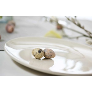 Beige Ritzenhoff & Breker Cecina Speiseteller (6er Set, 26 cm) mit zwei Wachteleiern.