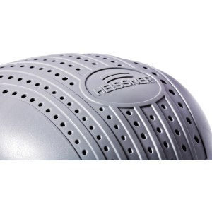 Detailaufnahme: Graue Heissner Aqua Craft Eco 3.300 Teichpumpe mit Löchern und Logo.