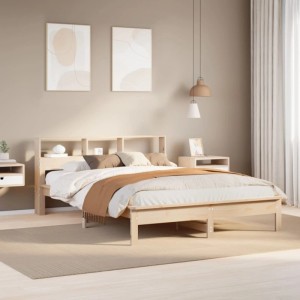 Helles Massivholzbett aus Kiefernholz 140x200 cm mit Kopfteil und Ablagefächern im Schlafzimmer.