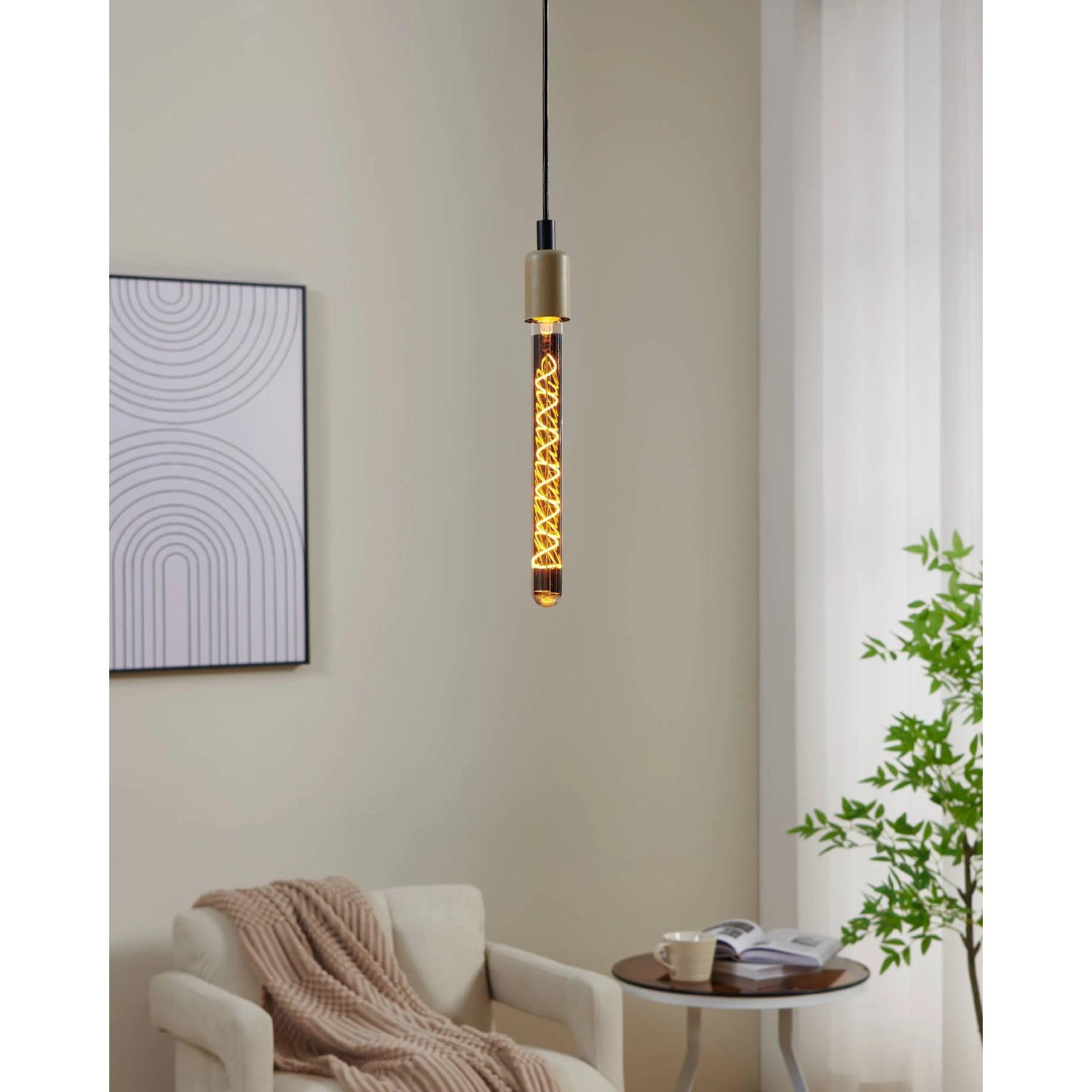 Elegantes Eglo E27 LED Leuchtmittel mit 4 W in warmweißem Licht, ideal für Wohnräume.