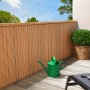 Floraworld Kunststoffmatte in Teak-Optik als Sichtschutz auf Balkon oder Terrasse.
