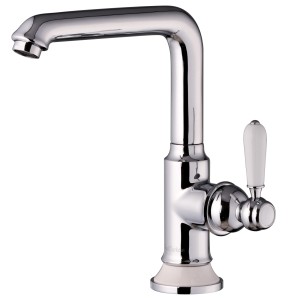 PaulGurkes Waschtischarmatur im Retro-Design: Chromfarbener Wasserhahn mit weißem Porzellangriff.