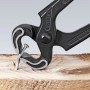Knipex Kneifzange (210mm) beim Ziehen eines Nagels aus Holz.