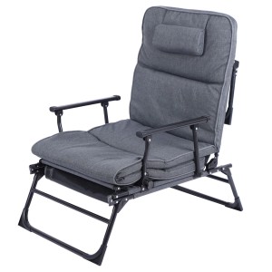 Anthrazitfarbene 2-in-1 Gartenliege/Relaxliege mit Polster und Kopfkissen.