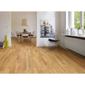 Verlegtes Living by Haro Parkett Eiche Schiffsboden, naturgeölt, in Wohnraum-Szene.