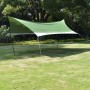 Leco Zeltplane 430x370 cm, grün-weiß, auf Rasen aufgebaut. Sonnensegel mit Tragetasche.