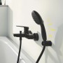 Grohe Wandbrausehalter Vitalio Universal, Mattschwarz, montiert an einer weißen Wand.