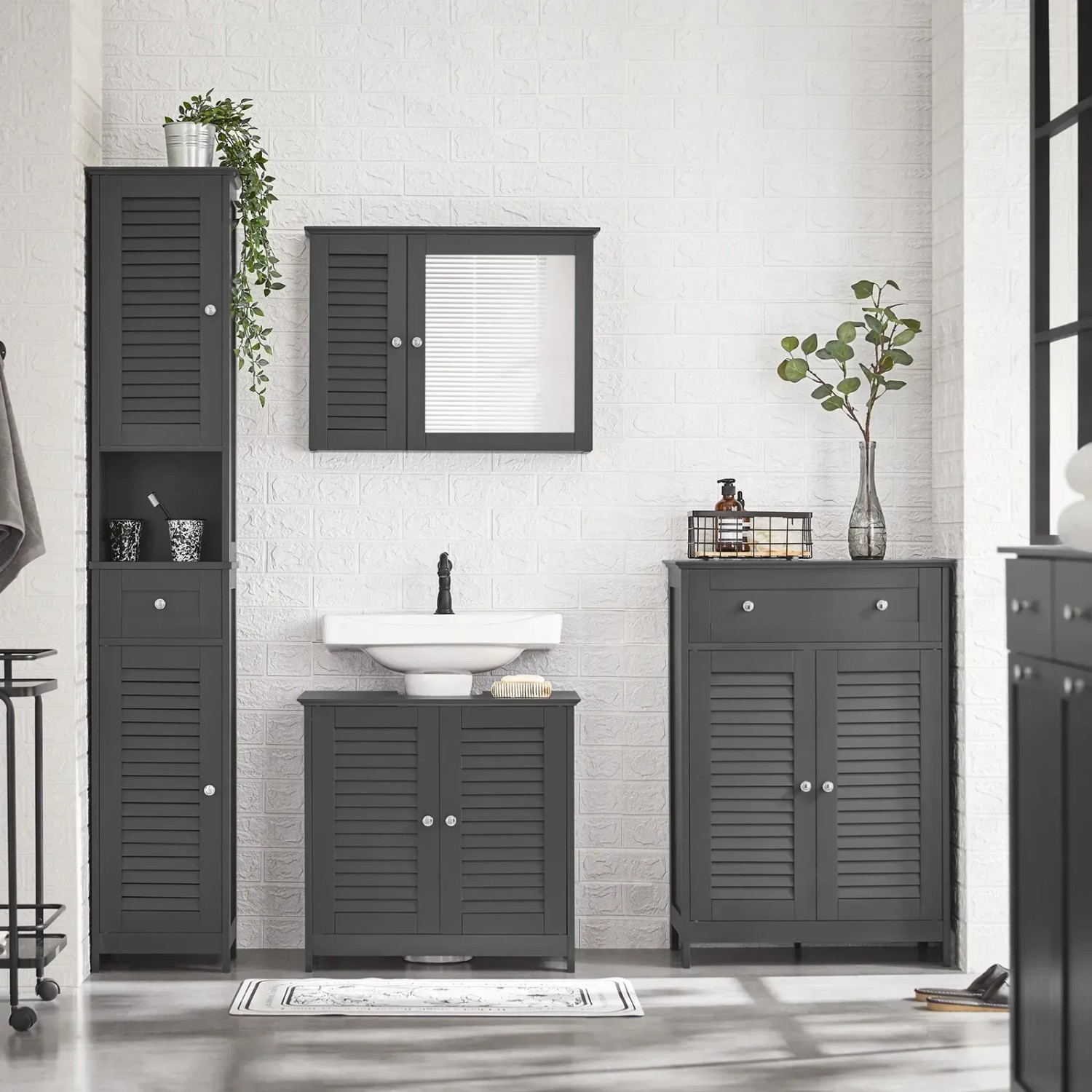Grauer SoBuy Waschbeckenunterschrank mit 2 Lamellentüren unter weißem Waschbecken. Moderner Badschrank 60x58x35cm.