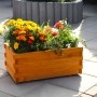 Holz Pflanzkasten Lucca, bepflanzt mit bunten Blumen, für Terrasse und Balkon.