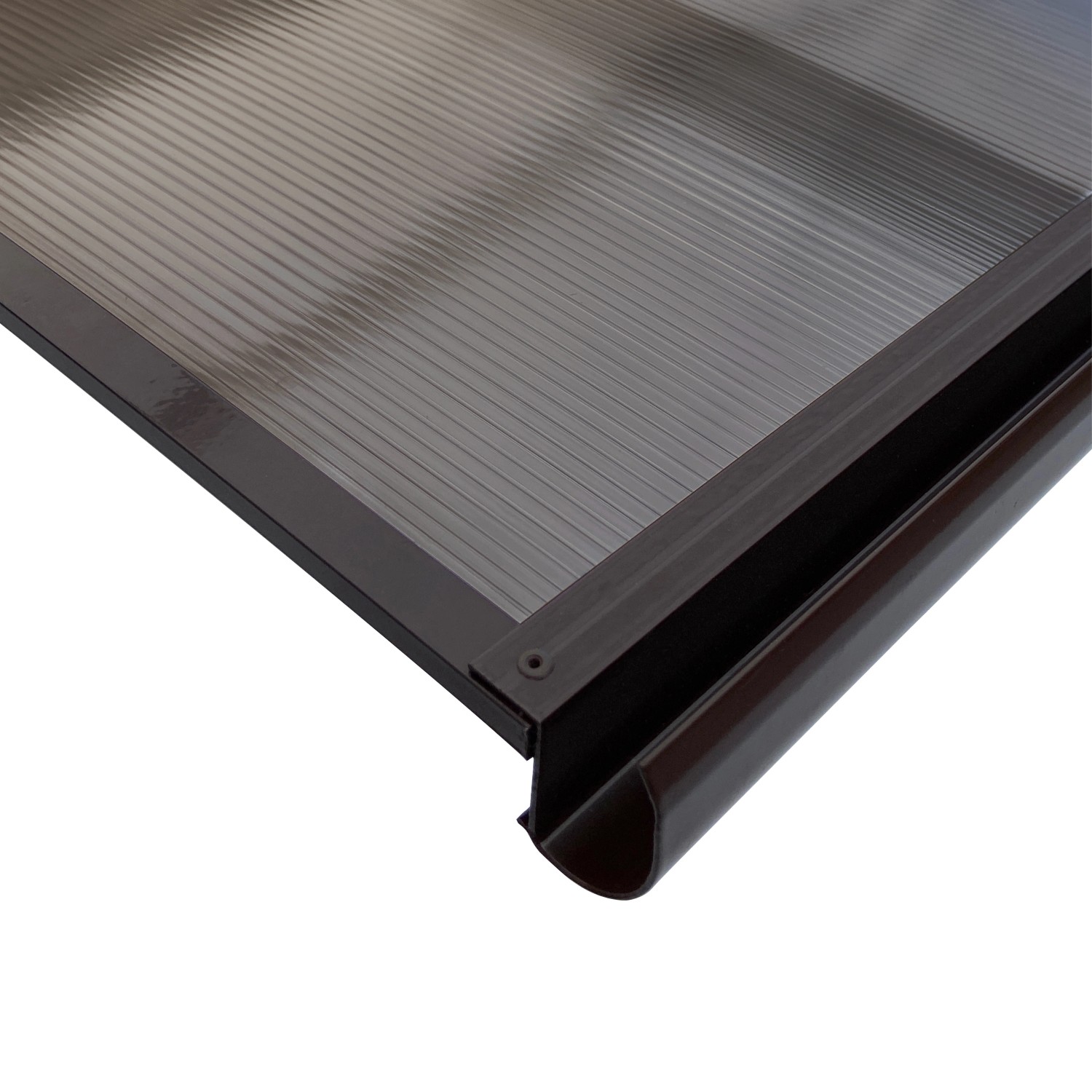 Detailansicht des braunen STARKEDACH Vordachs mit Aluminiumrahmen und Polycarbonatbeschichtung.