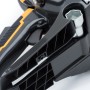 Detailaufnahme: Schwarze Stiga CS 545 Benzin-Kettensäge mit Werkzeugfach.