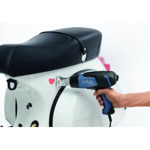 Steinel Heißluftgebläse HL 1920 E (2.000 W) im Einsatz an einem Roller.