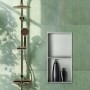 Moderne, silberne Dalsys Wandnische aus Edelstahl (30x60x12cm) im Badezimmer mit Duscharmatur.