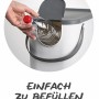 Weißer Rotho Albula Mülleimer 25L mit Hand, die eine Plastikflasche einwirft.