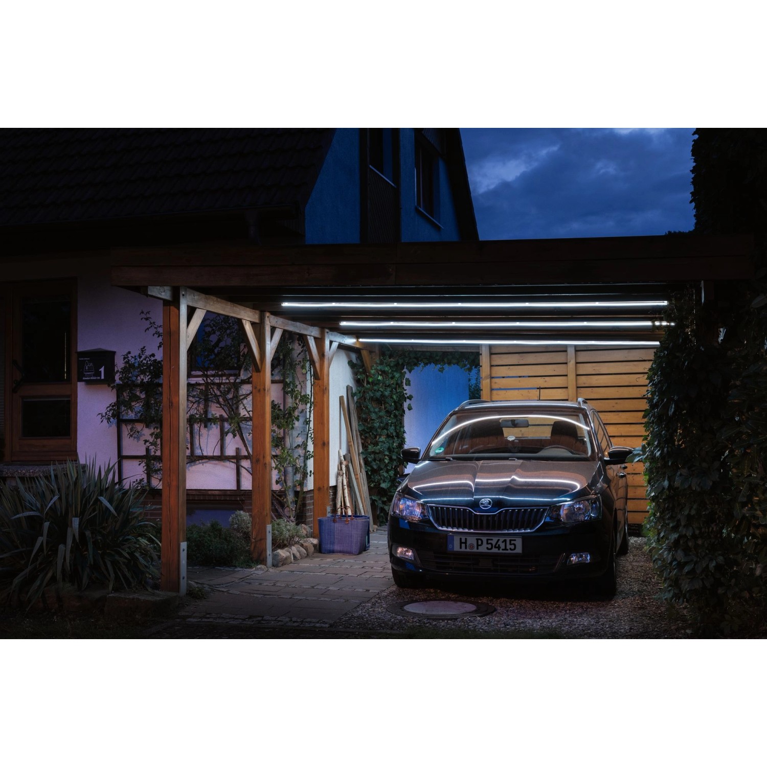 Paulmann SimpLED Outdoor Strip Set unter Carport mit Auto, 3m, Tageslichtweiß.